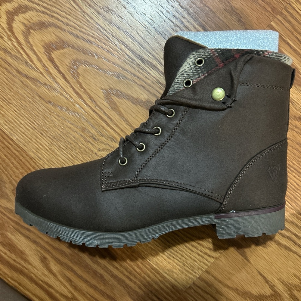 Brown women’s boots